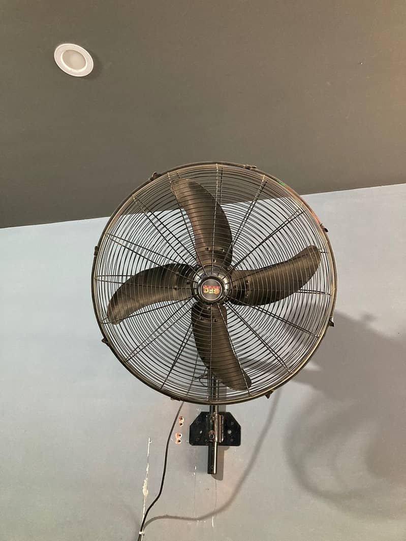 gfc Wall Fan in best condition 2