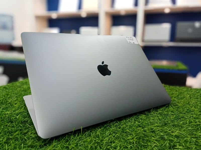 MacBook Air M1 M2 & Pro M1 M2 8gb 16gb ram 256gb 512gb 10/10 Available 12