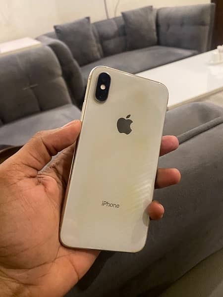 IPHONE XS 64 GB WHITE COLOUR PTA APPROVED 2