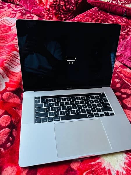 Macbook Pro 2019 i9 16 inch’s 4
