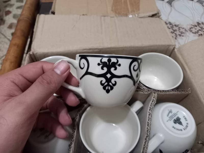 Tea cups saucers set 1