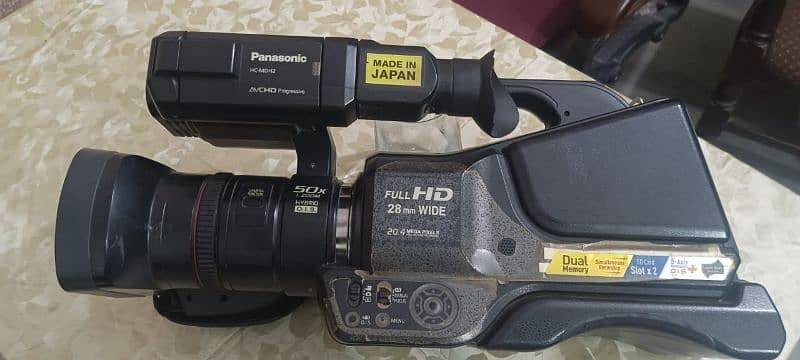 Canon 1300D & Panasonic Video Camera 4