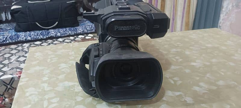 Canon 1300D & Panasonic Video Camera 7