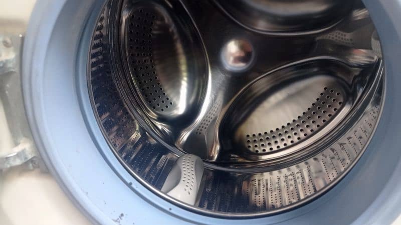 Haier Washing machine front load fully automatic 6kg 4