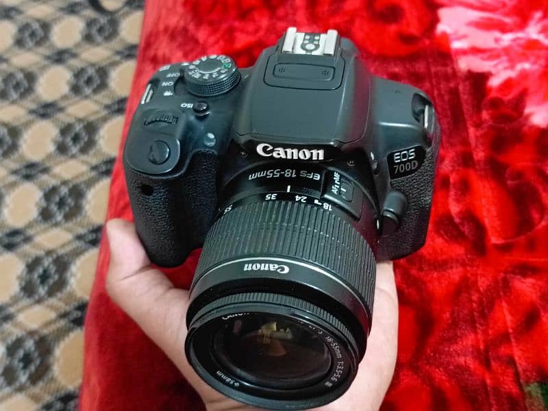 canon 700d in good condition 0