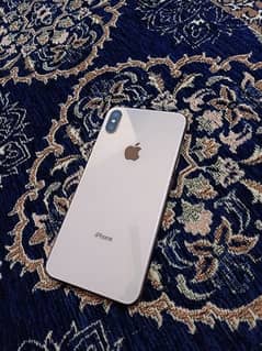 iphone xs max . 64GB factory unlok whtapp or cal3204667681 No exchange