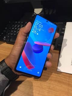 I am selling my Xiaomi 11T in 10/10 condition