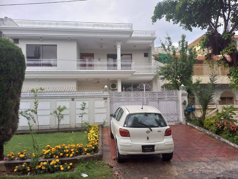Spacious upper portion for rent in G-10/3 1