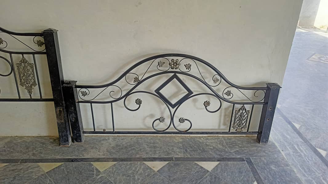 Iron king size bed 3