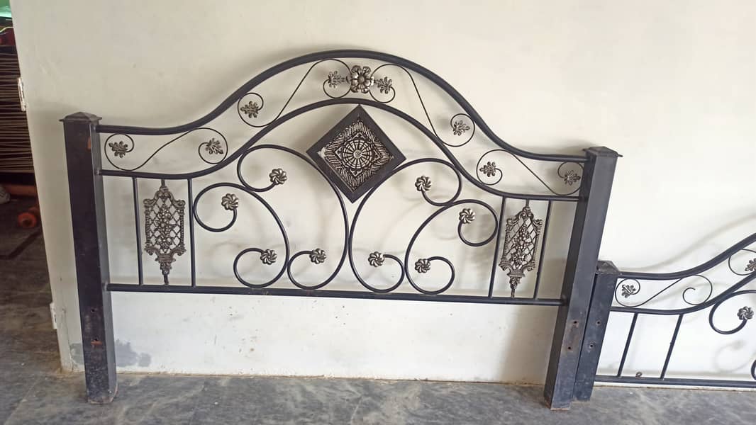 Iron king size bed 4