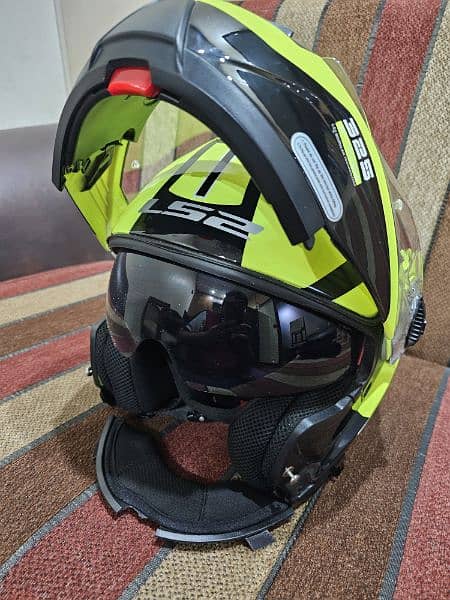 LS2 Strobe Face Lift Helmet in Brand New Condition 7