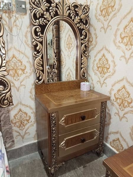 Brand new condition shesham wood bed, side table, dressing table set. 5