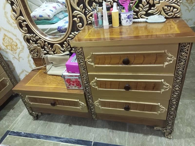 Brand new condition shesham wood bed, side table, dressing table set. 16