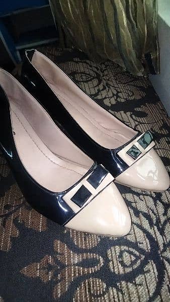 coquette black and beige metro heels 1