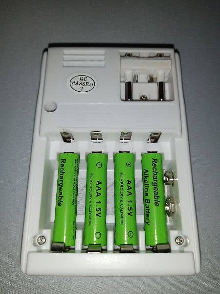 4 aaa rechargeable batteries with charger 1