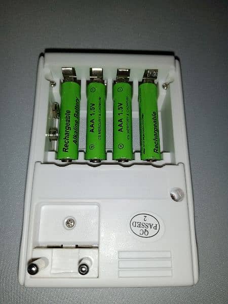 4 aaa rechargeable batteries with charger 2