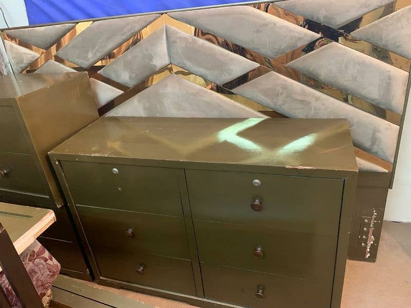 king size brass work bed, 2 side tables and dressing table 0