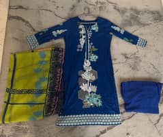 3pc suit size meduim Embroidered in middle 0