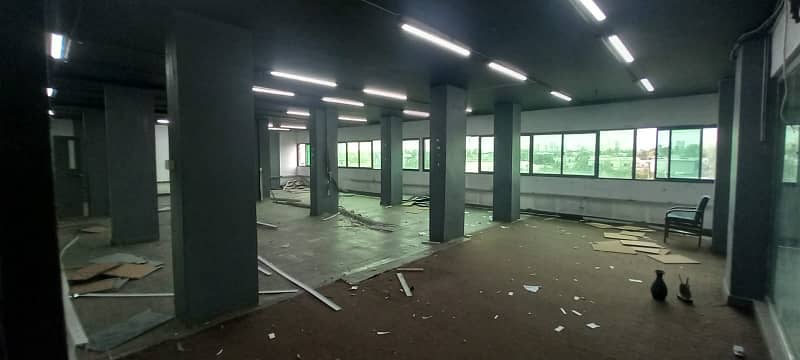 4000 sq ft office main shahrah e faisal near Hotel Farhan ready to move condition 1