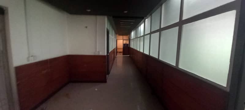 4000 sq ft office main shahrah e faisal near Hotel Farhan ready to move condition 4