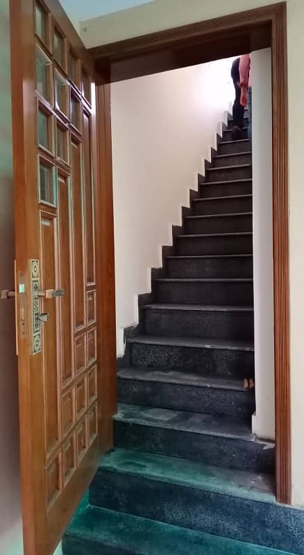 1 kanal beautiful Upper portion available for Rent In DHA separate Gate & Double terrace 1