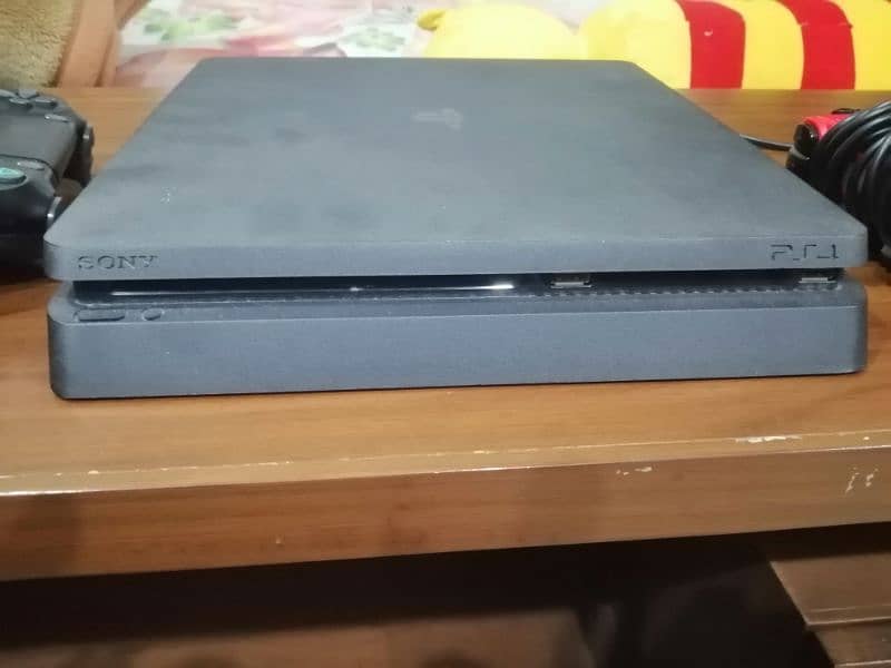 Playstation 4 - Slim 500GB 3