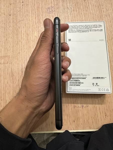 iPhone 11 128gb water pack set Health 82  condition 10/9    0 scratch 3