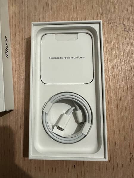 iPhone 11 128gb water pack set Health 82  condition 10/9    0 scratch 6