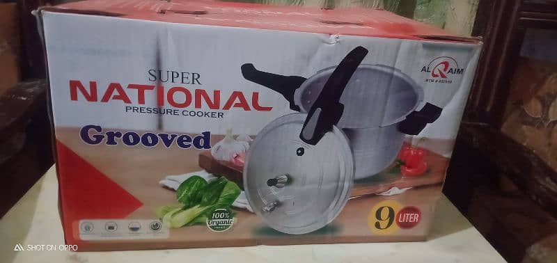 New National pressure cooker (Grooved) 9 litter 3
