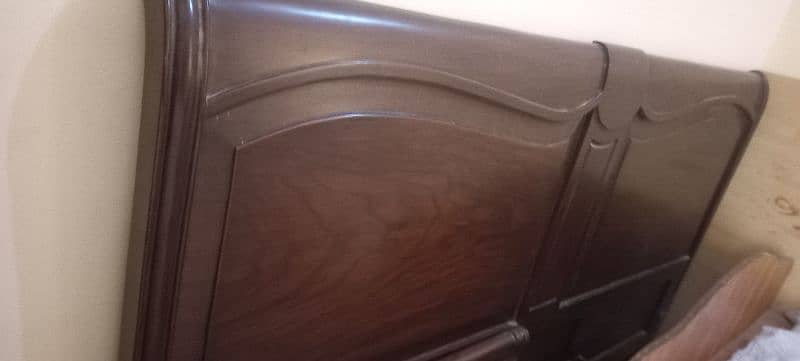 King size wooden bedroom set (without matress) in New condition 3