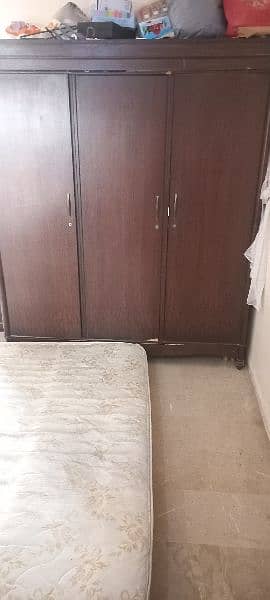 King size wooden bedroom set (without matress) in New condition 8