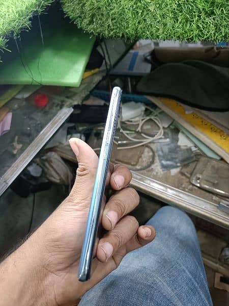 oppo Reno 6 8+8 128 GB with box charger back and side cover scratch 2