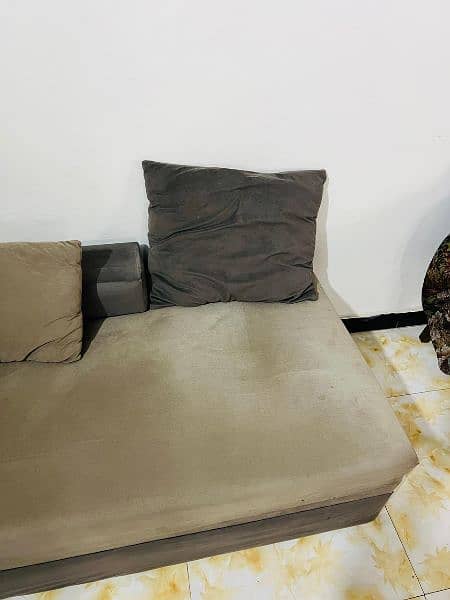 L shape sofa with cushion 4