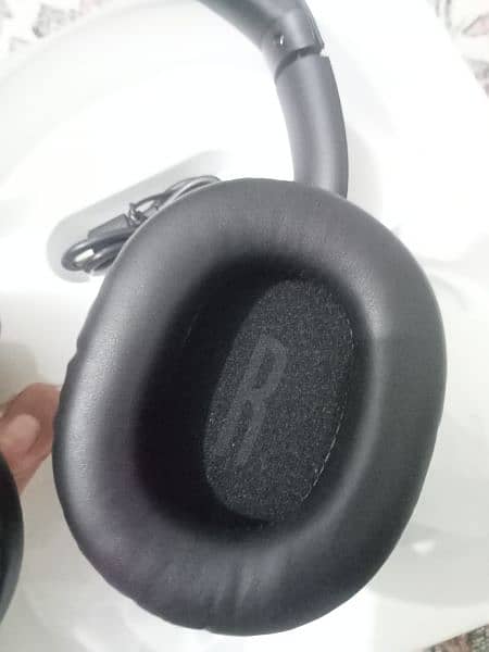 "Premium Wireless Headphones: Experience Music Like Never Before!" 3