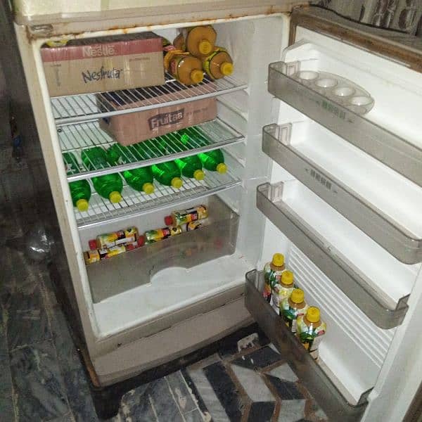 fridge for sale. urgent. 03045277588 4