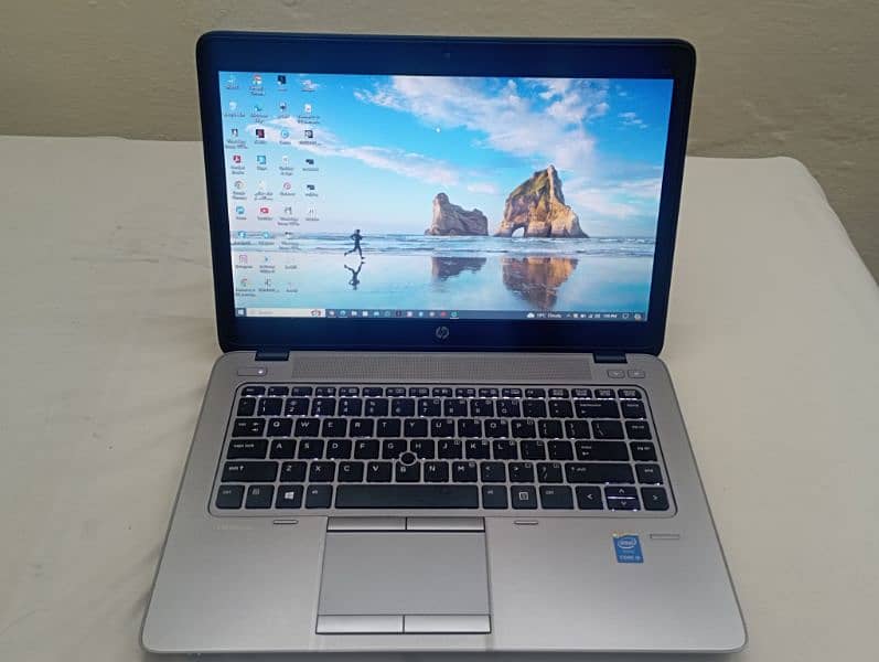 HP laptop elite book core i5 with SD card 2