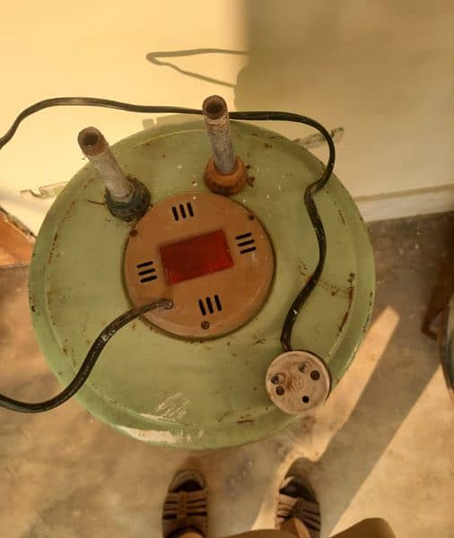 electric geyser in good condition 1