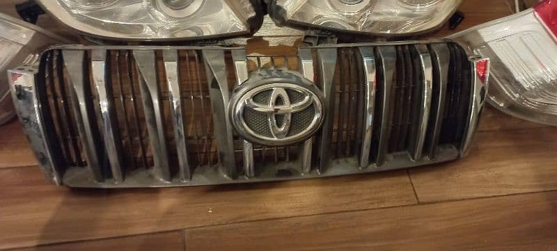 Toyota Prado TX 2.7 2012 front/back headlights + Grill 3