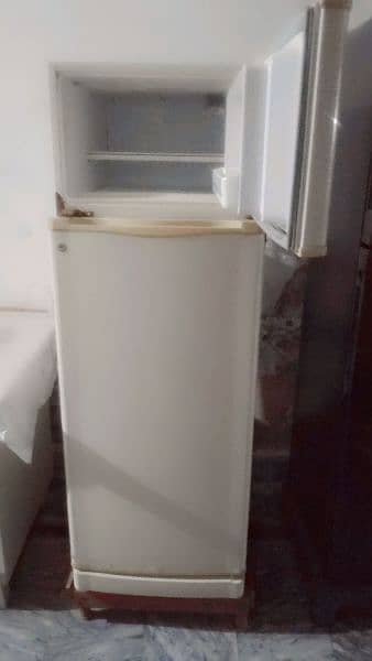 Dawlance refrigerator running condition urgent sale 1