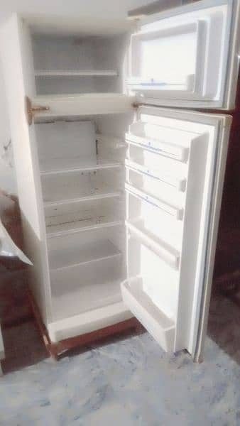Dawlance refrigerator running condition urgent sale 3
