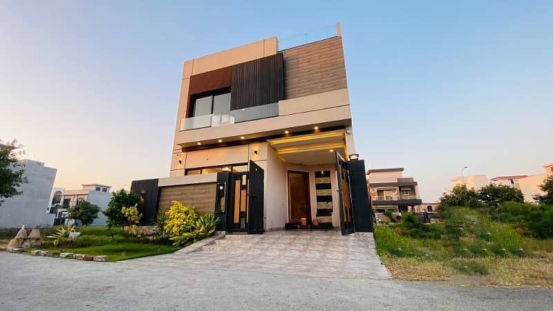 5 Marla Modern House For Rent In DHA Lahore 0