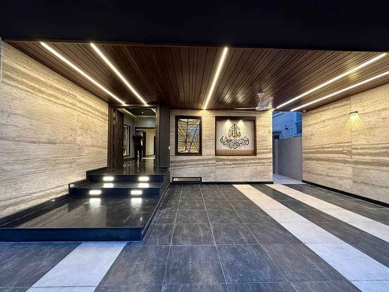 Step Inside This Jaw-dropping Modern Mansion With A Double-height Lobby 1