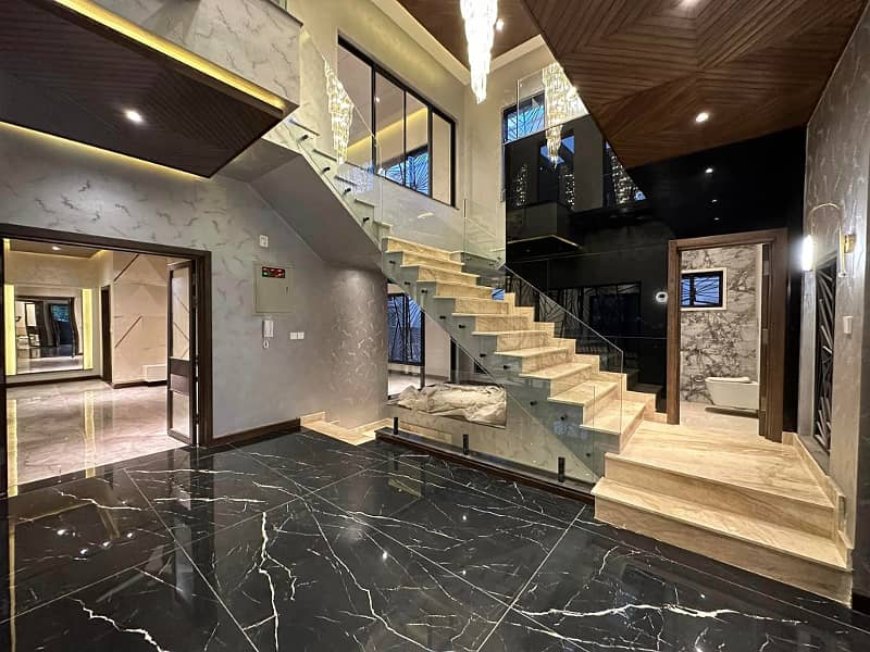 Step Inside This Jaw-dropping Modern Mansion With A Double-height Lobby 9