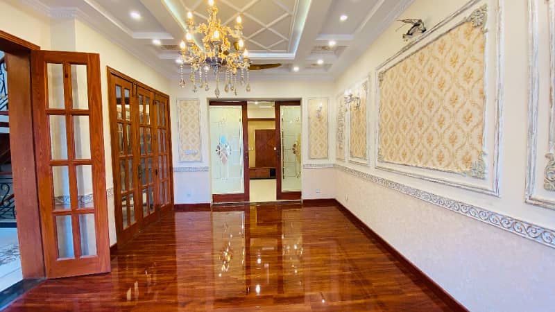 10 Marla Top Class Bungalow For Sale In DHA Phase 7 Lahore 4