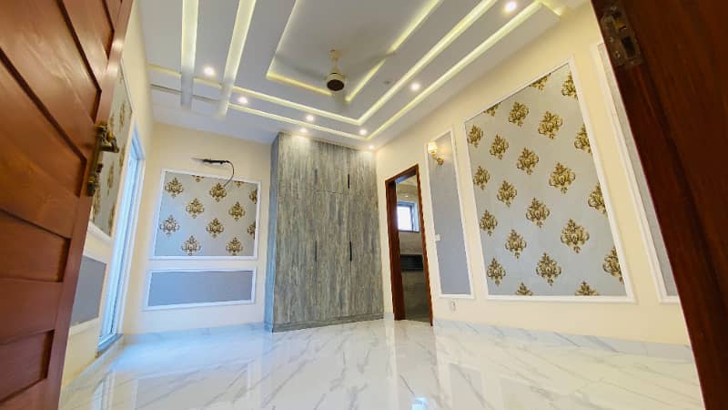 10 Marla Top Class Bungalow For Sale In DHA Phase 7 Lahore 22