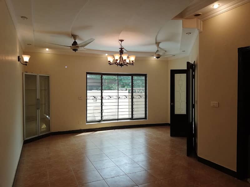 Maintained Bungalow For Sale In DHA Lahore 4