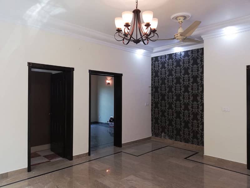 Maintained Bungalow For Sale In DHA Lahore 8