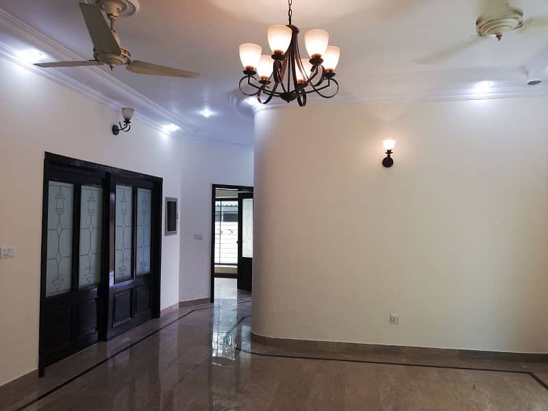 Maintained Bungalow For Sale In DHA Lahore 12