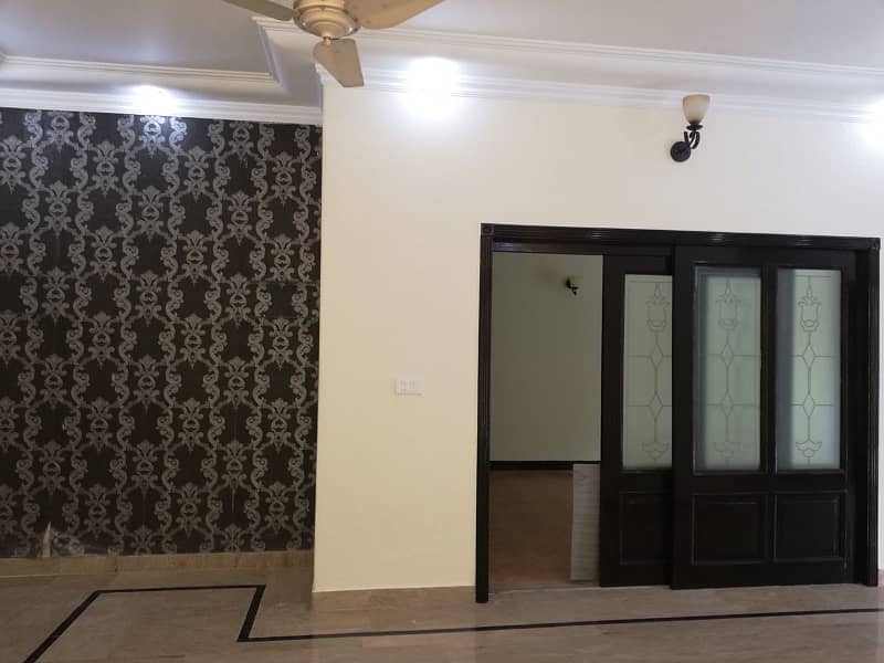 Maintained Bungalow For Sale In DHA Lahore 17