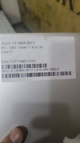 Macbook Air 2017 128 SSD 8 GB Ram 28 hours Battery 1
